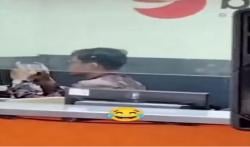 Petugas Samsat Cikande Asyik Main Game saat Antrean Panjang Viral, Contoh Buruk Negeri Konoho