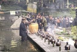 Ruwatan Agung Candi Petirtaan Jolotundo, Tradisi Suci Pelestarian Alam dan Ungkapan Syukur Warga
