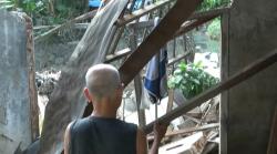 Tembok Sungai Medaksa Ambrol, Rumah Warga Ikut Hancur Diterjang Banjir!