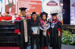 Bunga Laelatul Muna, Wisudawan Terbaik Telkom University Purwokerto dengan IPK Nyaris Sempurna