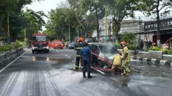 Mobil Wisatawan dari Jogja Terbakar di Klaten, Diduga Akibat Konsleting Mesin
