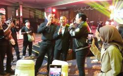 Meriah, 1 Dasawarsa Dua Naga Corporation Hadirkan Donnie Sibarani dan Charly Van Houten