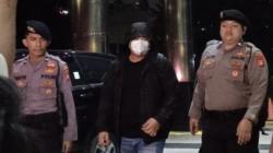 Penampakan Terduga OTT Madina di Gedung KPK, Tutup Wajah dengan Masker