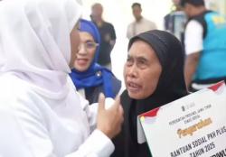 Gubernur Khofifah Gelontorkan Bantuan Rp5,69 Miliar di Jombang, Dorong Kemandirian Ekonomi Warga