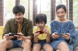 Orangtua Wajib Tahu! Begini Cara Lindungi Gen Alpha dari Bahaya Media Sosial dan Handphone