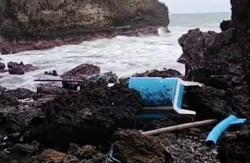 Dihantam Ombak Maut! Ayah dan Anak Hilang di Laut Pangandaran, Satu Selamat