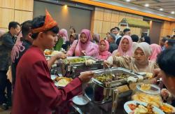 Satu Hari Dua Resepsi Pernikahan Berlangsung Mulus di Brits Hotel Karawang, Hadirkan 2.500 Tamu
