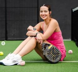 Potret Nia Ramadhani Main Padel Pakai Dress Pink, Bikin Netizen Salfok: Barbie Banget!