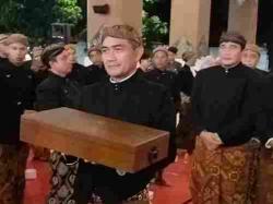 Soloraya Great Sale 2025 di Karanganyar Dibuka Meriah, Diawali Kirab Keris Pusaka Kiai Pamot