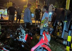 Pengendara Motor Tertabrak Kereta Api di Deket Lamongan, Korban Alami Patah Kaki