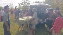 GEMPAR! Warga Sampang Dikejutkan Penemuan Mayat Pria Bersarung di Tanah Lapang, Penuh Misteri!