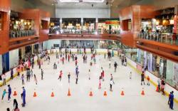 4 Rekomendasi Tempat Main Ice Skating di Jakarta Lengkap dengan Harga Tiket