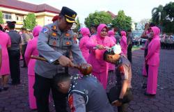 Kenaikan Pangkat Polres Pekalongan Dimeriahkan dengan Prosesi Siraman Air Kembang