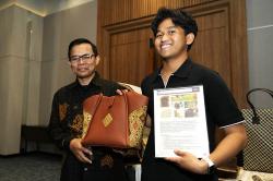 Inspiratif, Mahasiswa UMY Olah Tanaman Purun Jadi Tas hingga Peralatan Makan