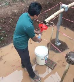 Heboh Bambu Ajaib di Cianjur! Diduga Keluarkan Air Bertuah, Warga Serbu hingga dari Luar Kota