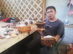 Kreativitas Pengrajin Limbah Batok Kelapa di Malingping Lebak Banten Kesulitan Saat Pemasaran
