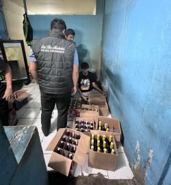 Polres Purwakarta Grebek Ratusan Botol Miras Oplosan, Siap Perang Lawan Alkohol Ilegal!