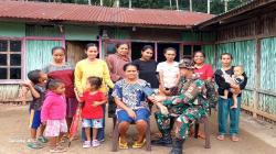 Tim Medis TNI Satgas Arhanud 15 Buka Layanan Kesehatan untuk Lansia dan Balita di Perbatasan RI-RDTL