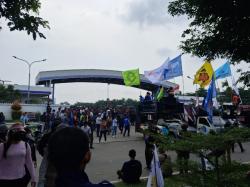 Kerap di Demo Ratusan Buruh, Ini Penjelasan Manajemen Yamaha soal PHK 2 Pegawai