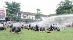 Penuh Haru, 77 Anggota Polres Jombang Sujud Syukur Usai Naik Pangkat, Simbol Dedikasi dan Pengabdian