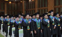 Sumpah Profesi Khidmat: Lulusan Keperawatan dan Elektro Medis UWHS Siap Berkontribusi