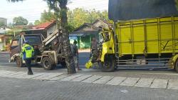 Truk Tabrak Tronton Terparkir di Gunungkidul, Sopir Terjepit dalam Kabin