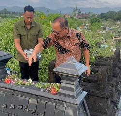 Gubernur Sulbar Ziarah ke Makam Raja Mandar, Ungkap Jejak Heroik KH Ahmad Yahya di Pacitan