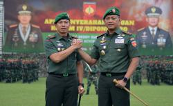 Momen Mayjen Deddy Suryadi Serahkan Satuan Kodam Diponegoro kepada Mayjen Achiruddin