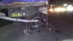 Jalan Jogoloyo Jombang Gelap, Pengendara Motor Tabrak Truk Parkir, Nyawa Nyaris Melayang