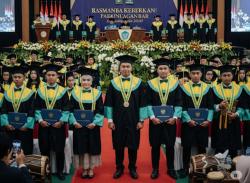 Miris! 1 Juta Sarjana Menganggur, DPR Sebut Kegagalan Sistemik di Tengah Bonus Demografi