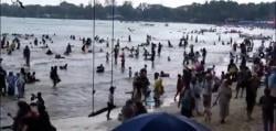 Pantai Carita Diserbu Ribuan Wisatawan, Sejumlah Balita Sempat Tersesat