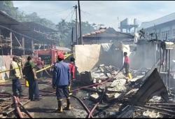 Tiga Unit Rumah Habis Terbakar di Dok 7, Polisi Selidiki Penyebabnya