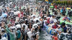 Serunya Liburan Sekolah Mandi Salju di TeeJay Waterpark Plaza Asia Tasikmalaya