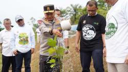  Kapolda Riau Hadiri 'Green Action' Penanaman 300 Pohon di Kampus