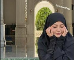 Usai jadi Mualaf, Eks Bintang Film Dewasa Rae Lil Black ke Jakarta Kunjungi Masjid Ikonik
