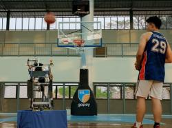 Robot Basket Undip Lawan Pemain Basket Manusia, Tembakan Akurat Bikin Kaget