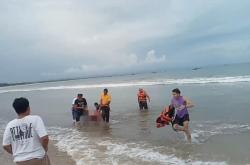 Tiga Wisatawan Terseret Ombak Pantai Karang Seke, Satu Tewas, Satu Dalam Pencarian