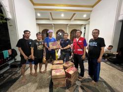 Mobil Ambulans dan Pikap PMI Terobos Banjir, Salurkan Bantuan ke Titik Sulit di Mataram