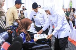 Khofifah Obral Bantuan Rp5,9 Miliar di Madiun, Cek Faktanya
