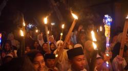 Semangat Baru Tahun Hijriah, Desa Pakuniran Gelar Pawai Obor dan Resmikan Kantor Desa