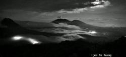 BREAKING NEWS Gunung Raung Erupsi, Muntahkan Abu Vulkanik Setinggi 1.000 Meter dari Puncak