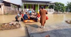 Karangligar Terendam Banjir Hingga 2 Meter, Puluhan Balita dan Belasan Bayi Ikut Terdampak