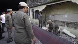 Peringatan Diabaikan, Bangunan Liar di Jalan Barukang Makassar Dibongkar