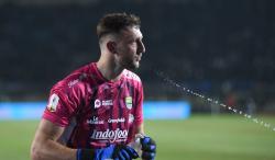Meski Kebobolan, Adam Przybek Tunjukkan Potensi Besar di Laga Debut Persib