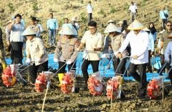 Kapolri Pimpin Penanaman Jagung Serentak di Grobogan, Targetkan 1 Juta Hektare untuk Swasembada