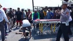 Gagal Menyalip, Pemotor Terlindas Truk Tanah di Jalur Pantura Subang, Korban Kritis