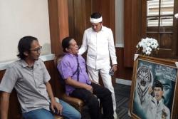 Hilang Ponsel Malah Untung Berlipat-lipat, Pelukis Mural Depok Serasa Mimpi