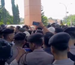 Keluarga Korban Mutilasi di Serang Kecewa: Sidang Digelar Tiba-Tiba, Keadilan Kian Jauh?