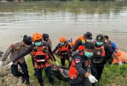 Tim SAR Gabungan Temukan 2 Korban Tabrakan Kapal di Sungai Barito