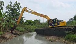 Bangunan Liar Ditertibkan dan Sedimentasi Diangkat di Sungai Garok Kamal Subang